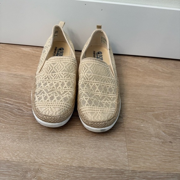 Bob's from Sketchers Memory Foam Cream Beachy Espadrilles Sz 9 Vacation Coastal - Picture 3 of 8